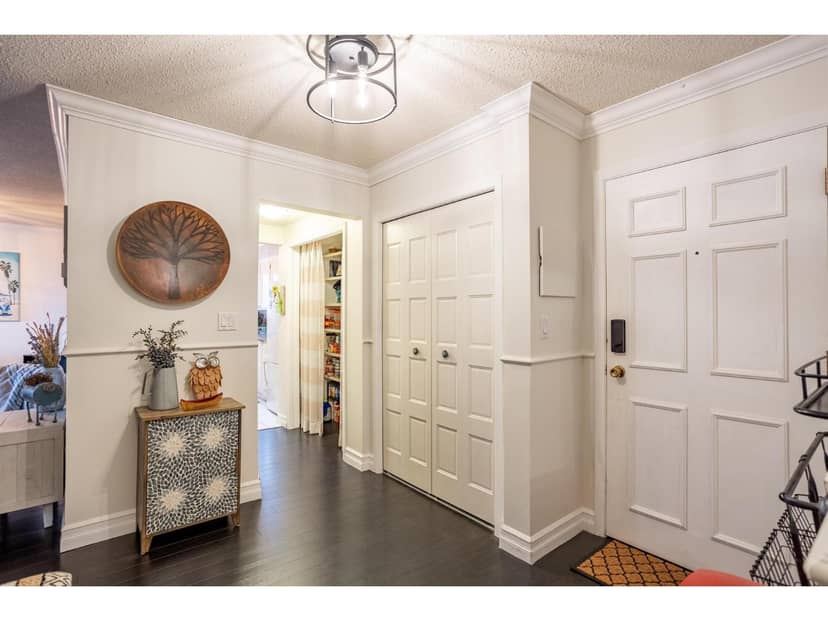 301 1390 MARTIN STREET, White Rock, photo 4