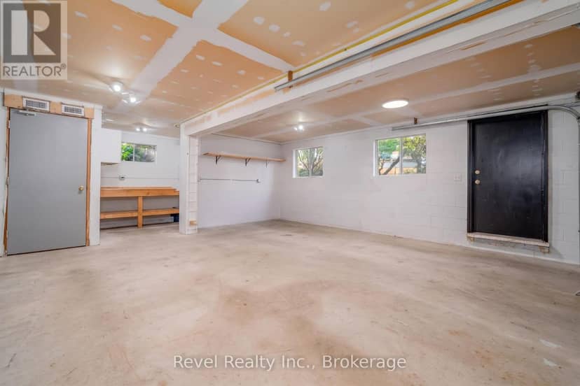 12 Alpine Crescent — photo 31 of 40