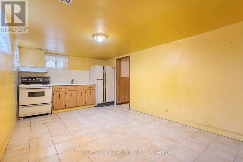 16 Rochdale Avenue — photo 26 of 40