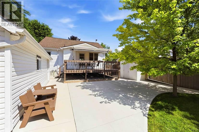 1477 Baxter Avenue — photo 6 of 40