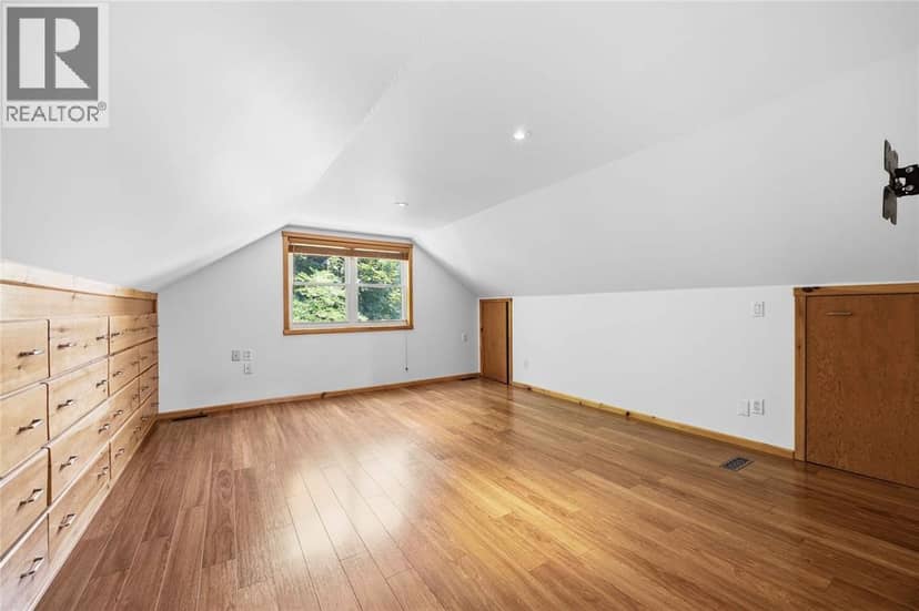 1477 Baxter Avenue — photo 21 of 40