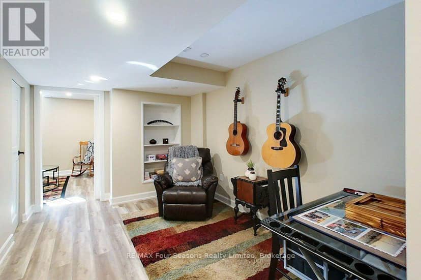 24 Barfoot Street — photo 32 of 40