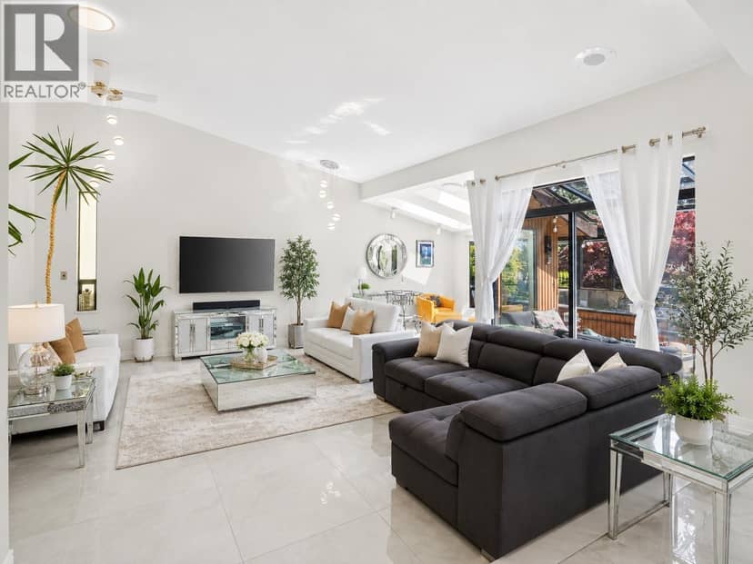 2940 DRESDEN WAY, North Vancouver