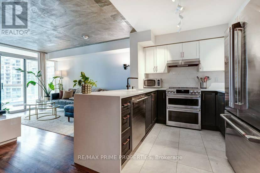 1009 - 323 Richmond Street — photo 7 of 31