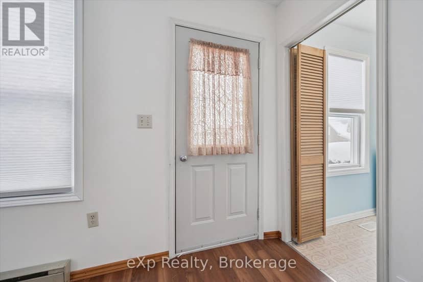 8 West Street — photo 15 of 40