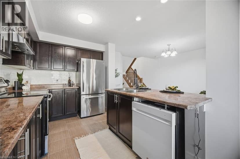 98 BLOOM Crescent — photo 16 of 39