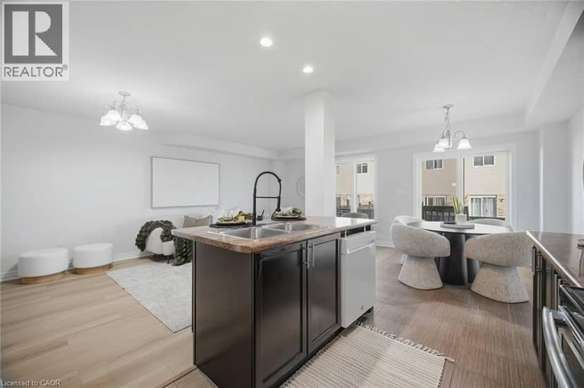 98 BLOOM Crescent — photo 14 of 39