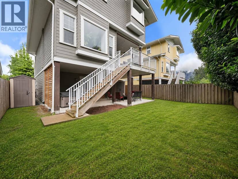 2 39885 GOVERNMENT ROAD, Squamish