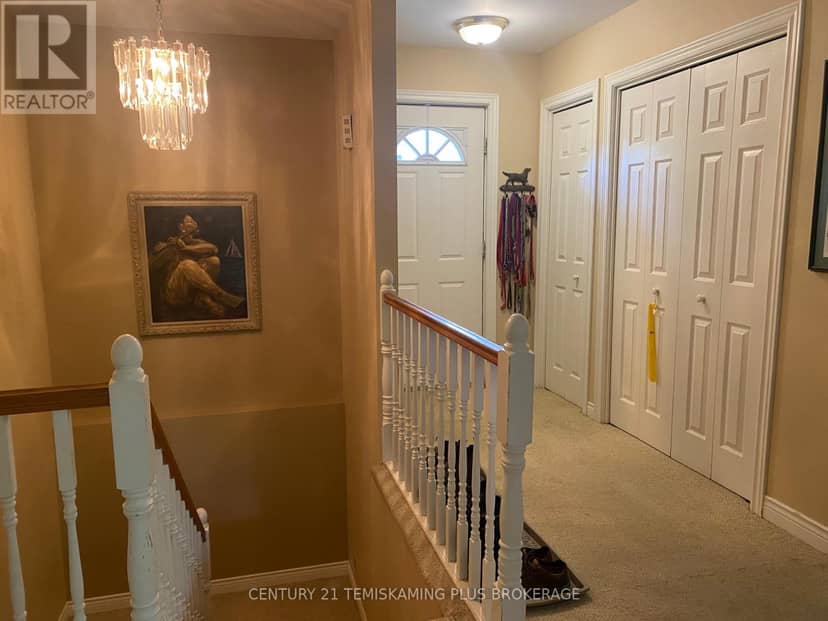 43 O'Connor Drive — photo 14 of 38