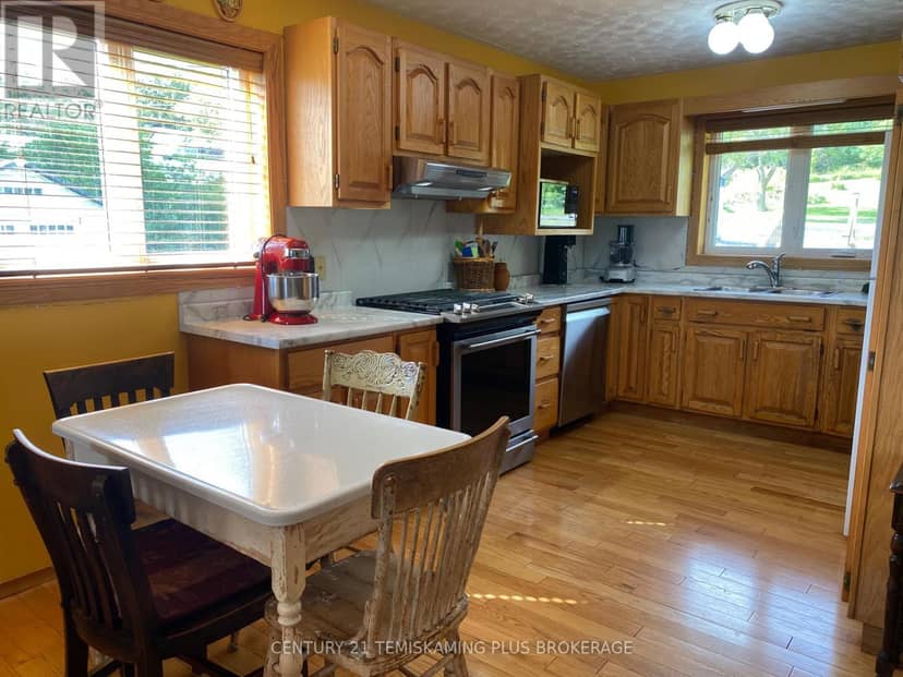 519 Lakeshore Road N, Temiskaming Shores, photo 6