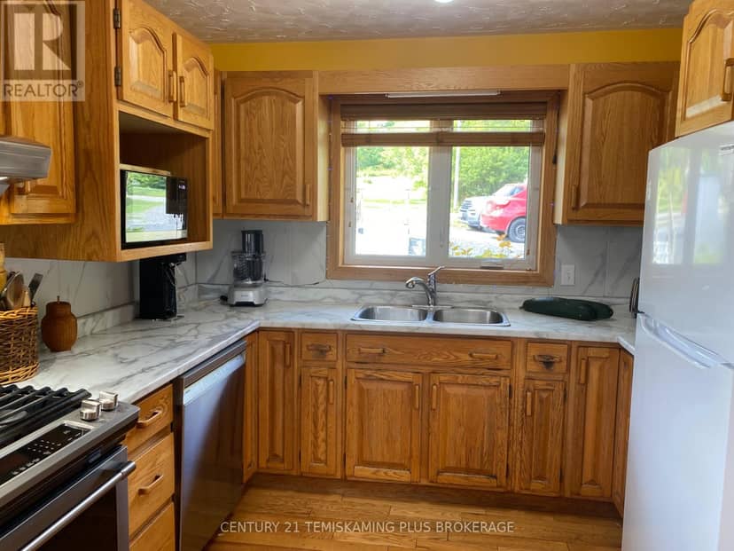 519 Lakeshore Road N, Temiskaming Shores, photo 7