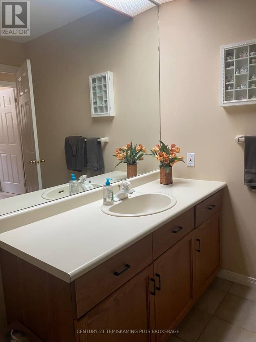 43 O'Connor Drive — photo 16 of 38