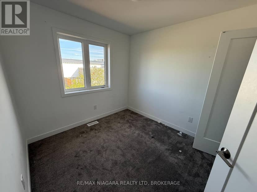 824 - 4263 Fourth Avenue — photo 7 of 17