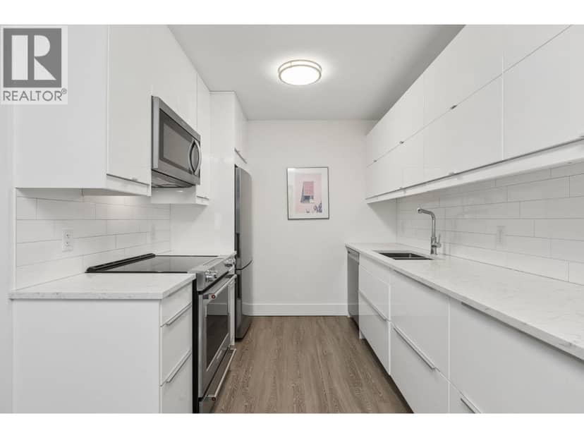 303 236 W 2ND STREET, North Vancouver, photo 2