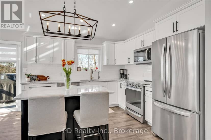 4 Queen Street N — photo 9 of 25