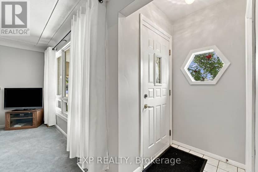 8800 Champlain Drive, Niagara Falls, photo 8