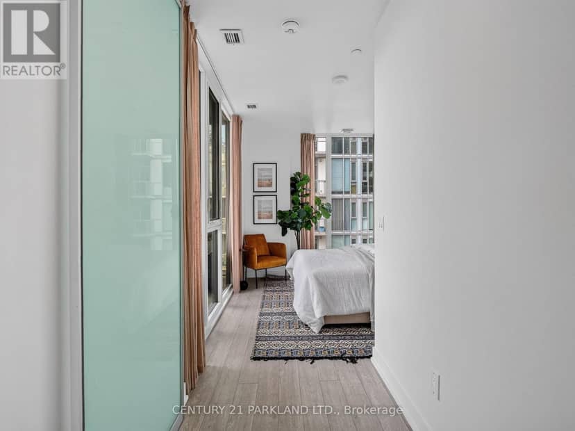 923 - 15 Baseball Place N — photo 18 of 30