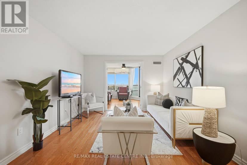 1414 - 8501 Bayview Avenue — photo 10 of 40