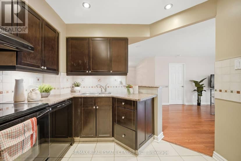 1414 - 8501 Bayview Avenue — photo 14 of 40