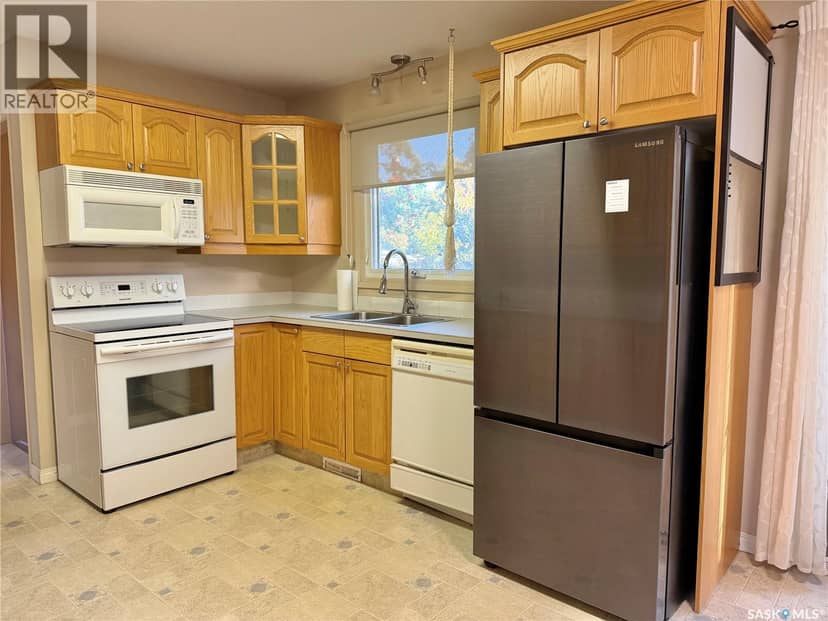 305 Churchill DRIVE — photo 11 of 31