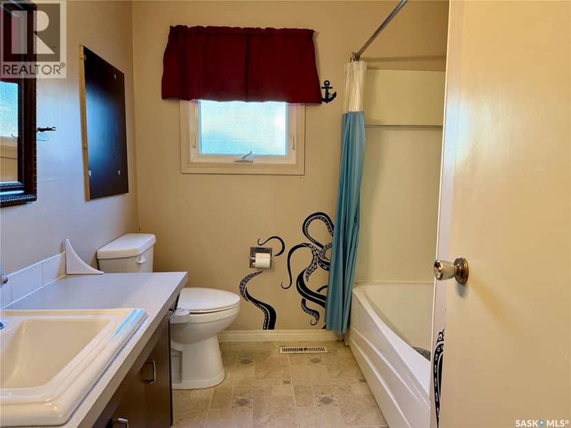 305 Churchill DRIVE — photo 13 of 31