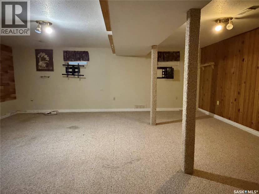305 Churchill DRIVE — photo 18 of 31