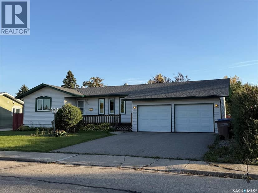 305 Churchill DRIVE, Melfort, photo 2