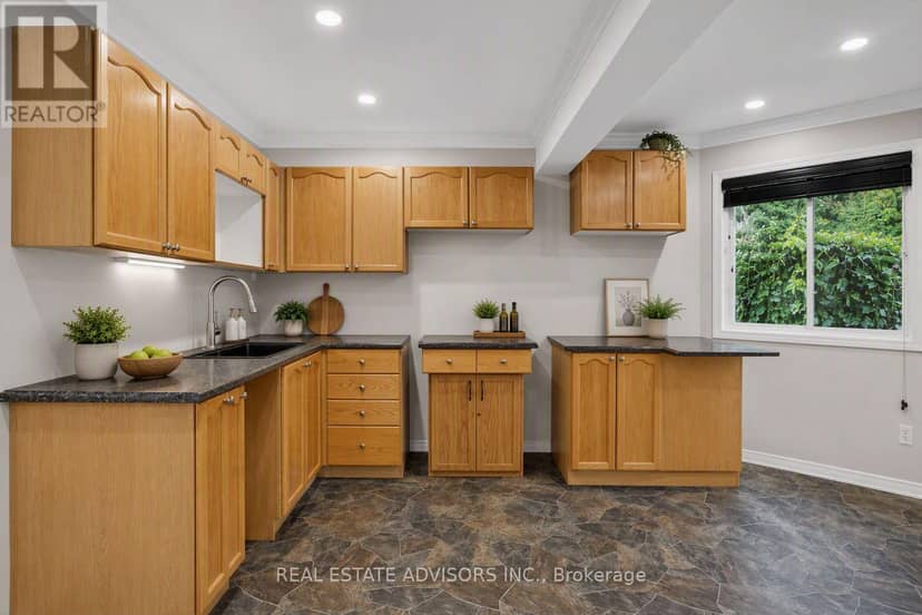19 McConachie Crescent — photo 17 of 40