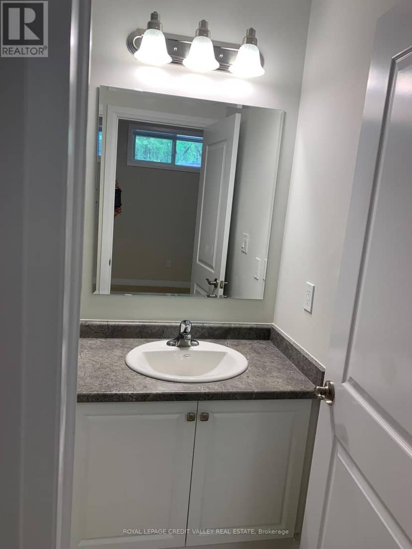 13 - 25 Isherwood Avenue E — photo 14 of 20