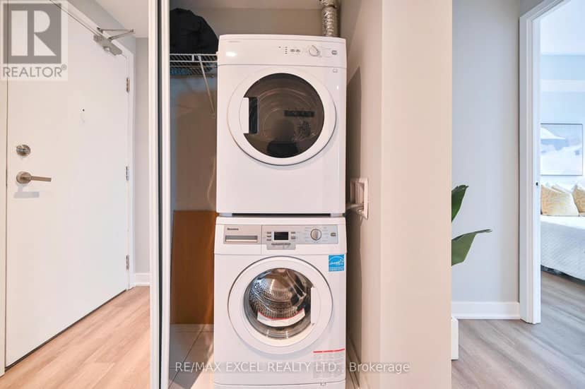 5004 - 15 Grenville Street — photo 25 of 34