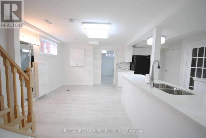 25 Arbutus Crescent — photo 16 of 25