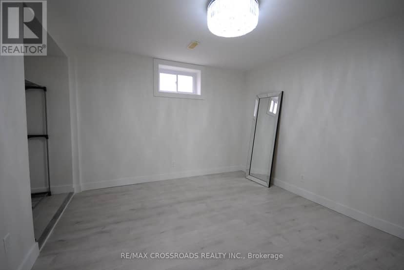 25 Arbutus Crescent — photo 18 of 25