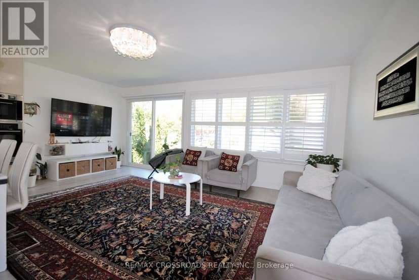 25 Arbutus Crescent, Toronto, photo 2