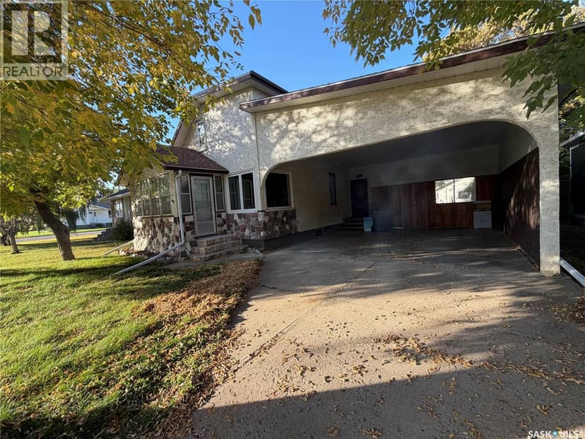 466 6th AVENUE W, Melville