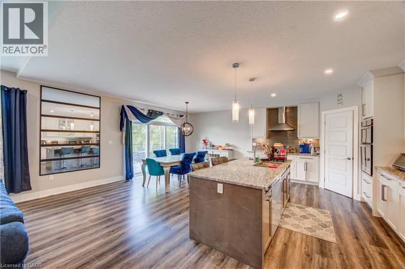 7 MCPHERSON Court — photo 13 of 40
