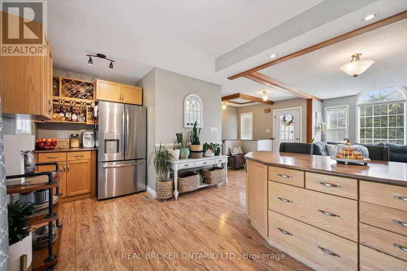 108 Canrobert Street — photo 12 of 39