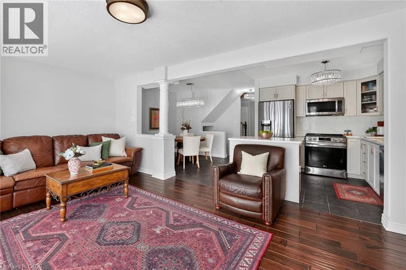 69 SUMNER Crescent — photo 15 of 37