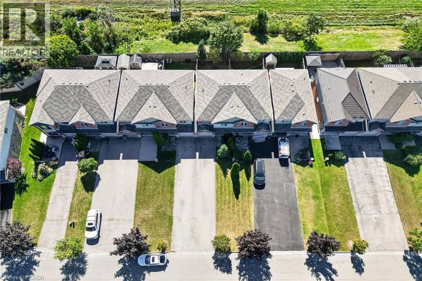 69 SUMNER Crescent — photo 4 of 37
