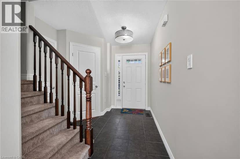 69 SUMNER Crescent — photo 8 of 37