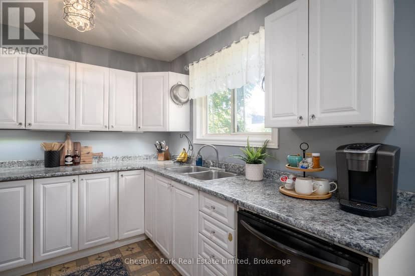 6 Spencer Street — photo 12 of 33