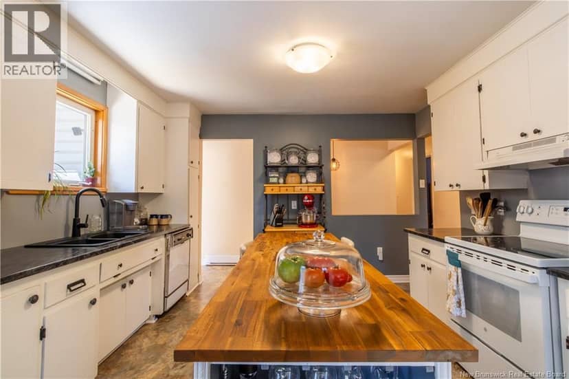 49 Yeomans Road — photo 4 of 40