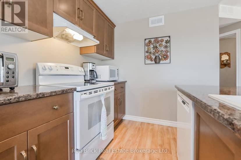 207 - 6492 Gerrie Road — photo 25 of 40
