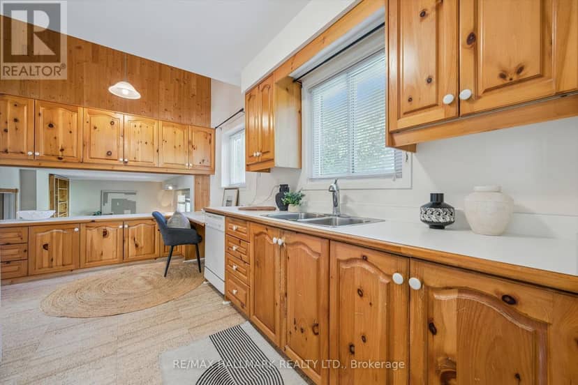 2209 Buttonbush Crescent — photo 15 of 40