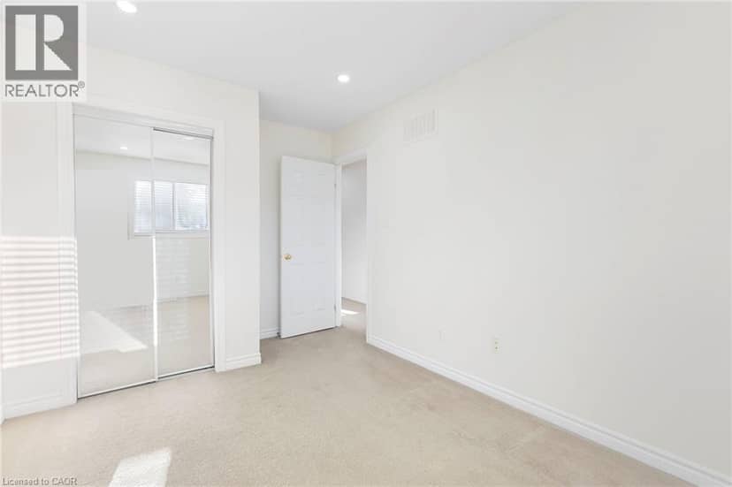 35 THAMES Way — photo 19 of 40