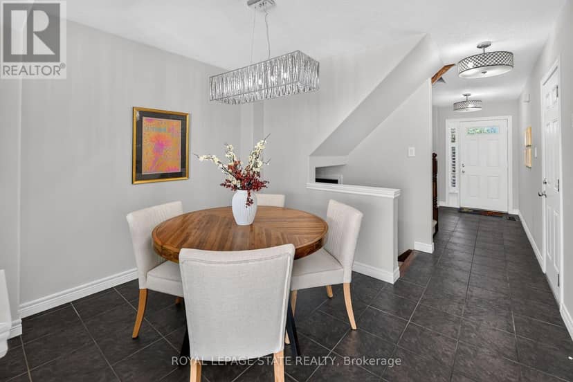 69 Sumner Crescent — photo 13 of 37