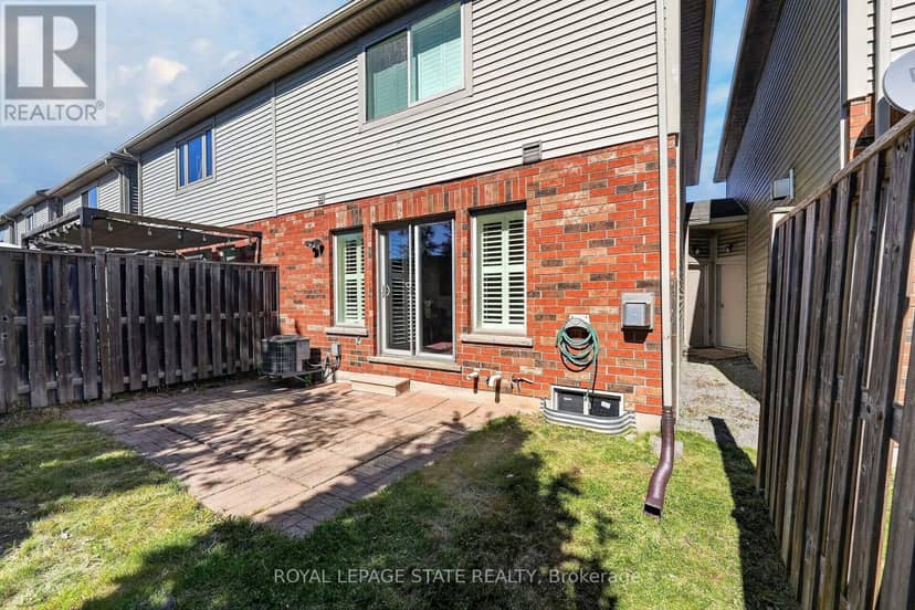 69 Sumner Crescent — photo 33 of 37