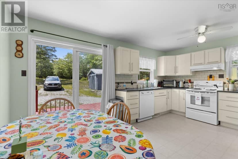 637 Woodlawn Drive, Woodlawn, photo 4