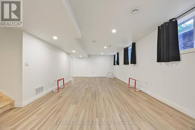 4 Charles Court — photo 23 of 31