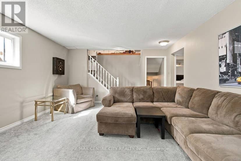 215 Walmer Grove — photo 20 of 40