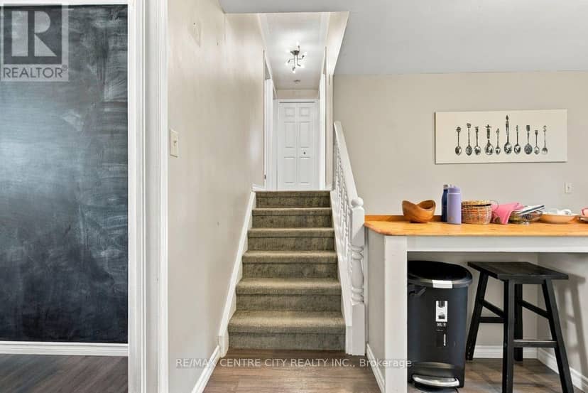 215 Walmer Grove — photo 21 of 40